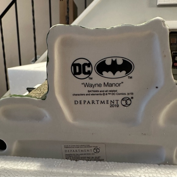 DC Comics Village Batman‎ Wayne Manor Bruce and Alfred Department 56 - Picture 13 of 13